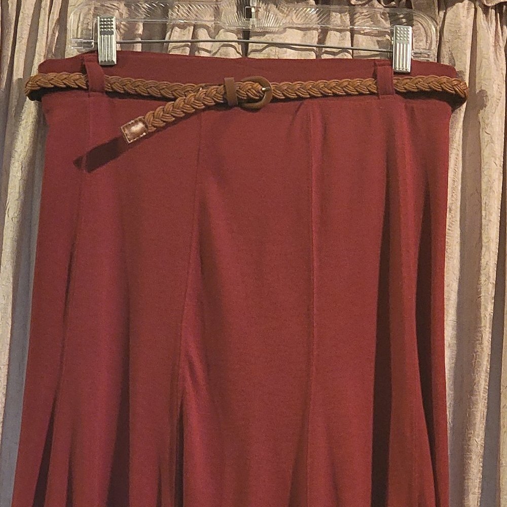 Women's skirt with belt